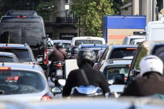 Οι οδηγοί έχασαν 111 ώρες στους δρόμους το 2024
